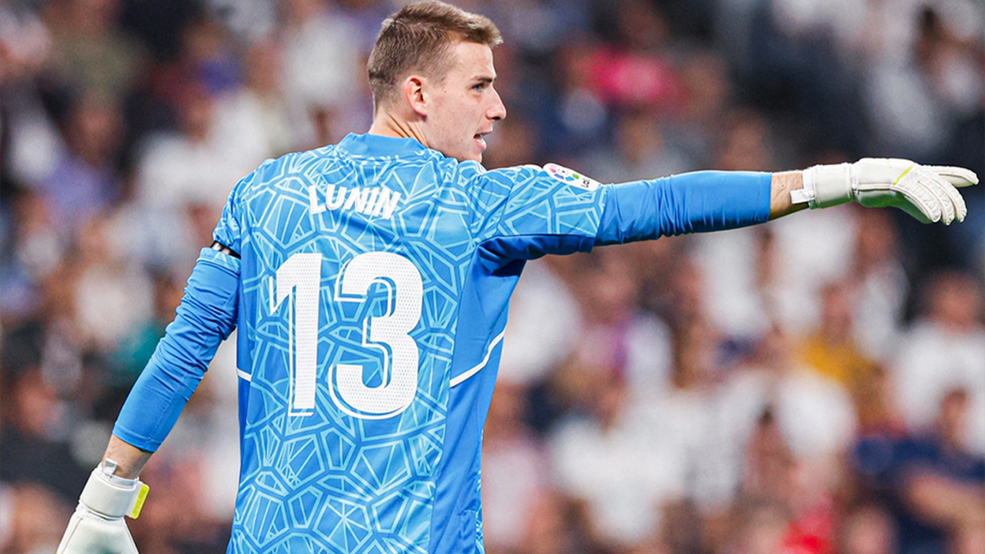 米兰也意识到如果这最终是迈尼昂在俱乐部的最后一个赛季，要有所准备才行。他们也在