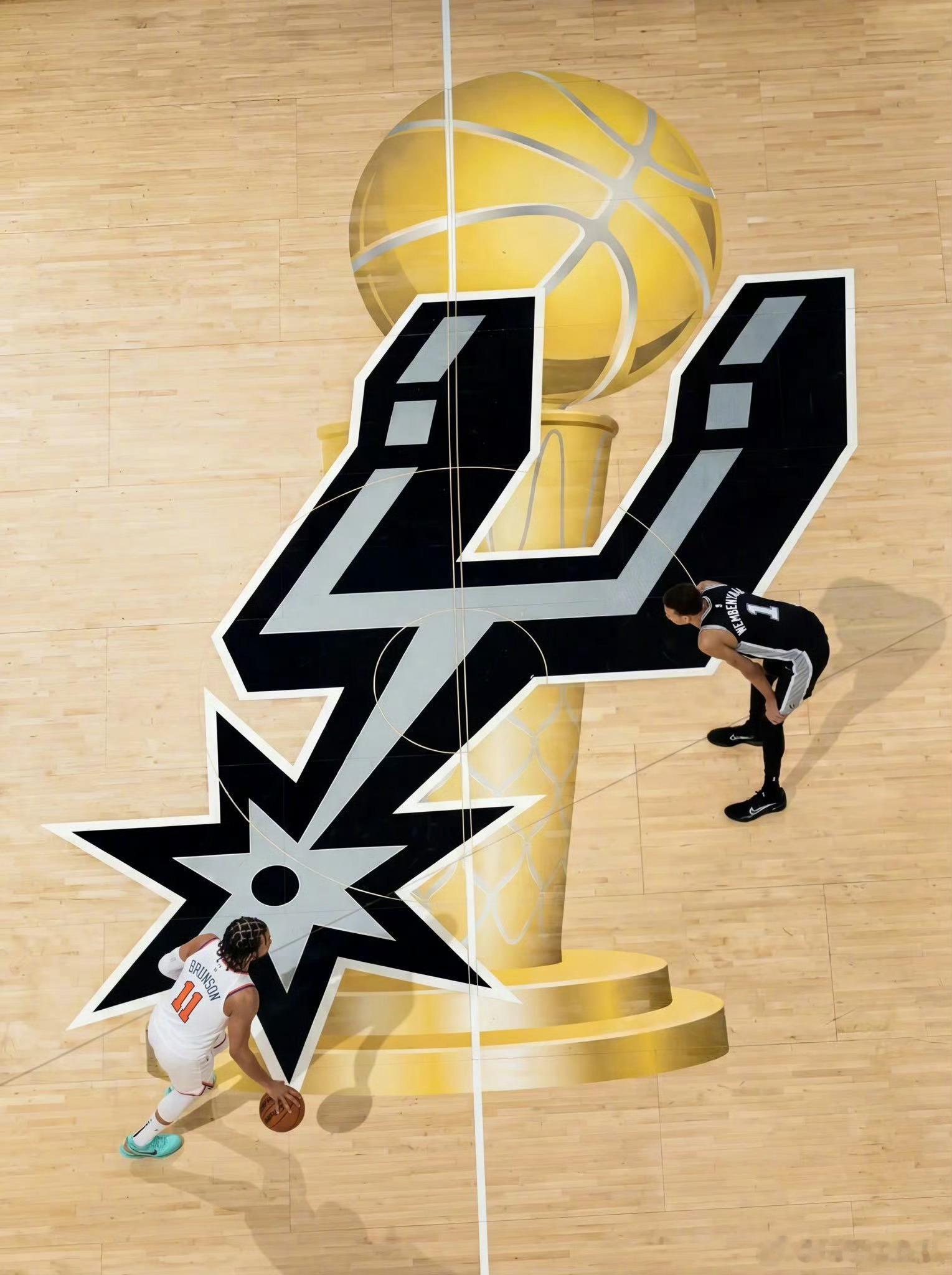 NBA总决赛地板有那味儿了好帅啊！辛辛苦苦一年多少队就位了踩一下这个地板！支持马