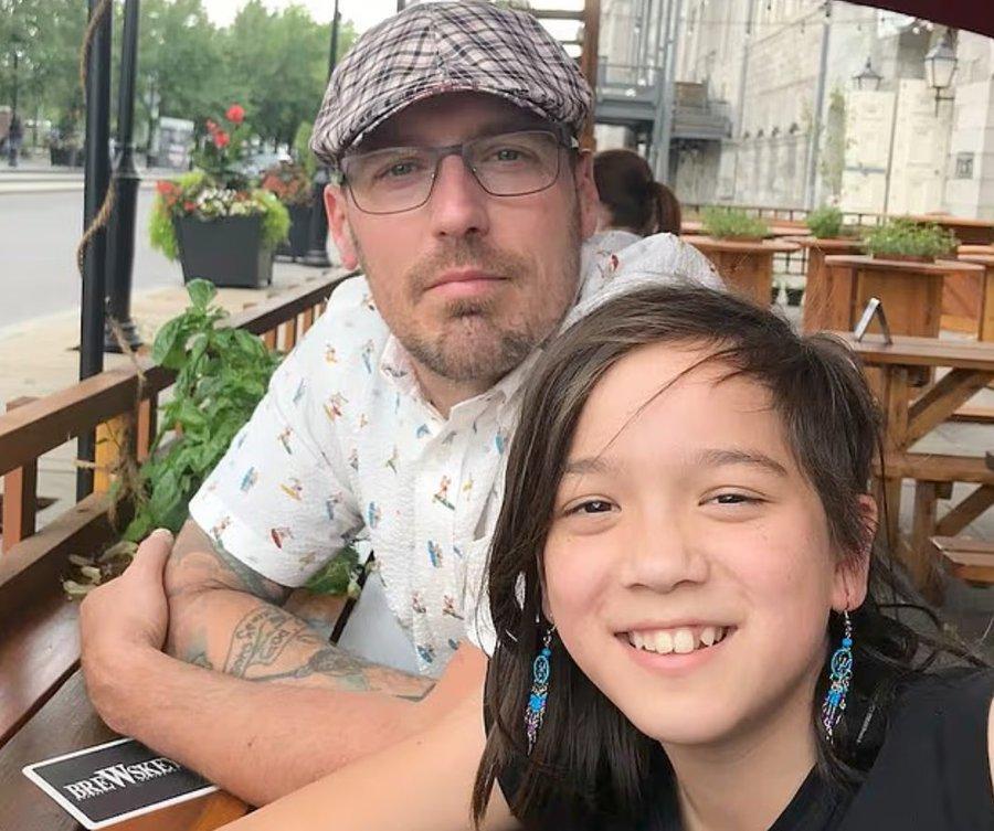 这个15岁的英国女孩佩内洛普在16岁生日的前三天结束了自己的生命。她多年来一直被