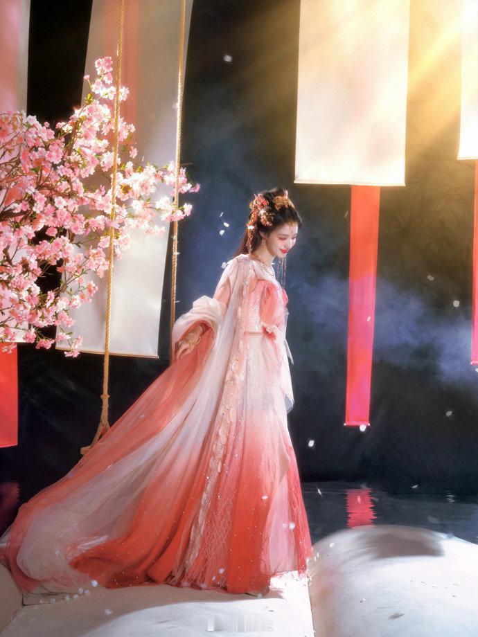 我晕了，妖妃本妃！王楚然怎么能美成这个样子的。