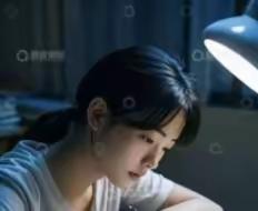 今天刷到个职场事，我看完直接拍桌子——就单位那个天天逮着小姑娘罚钱穿小鞋的女领导