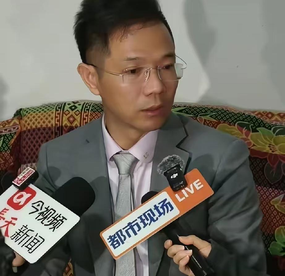 李律师直言，申家女儿申倩的冷静，才是给全家踩下急刹车的关键！申倩的这一决定救