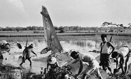1966年，一名越南女兵惨遭美军抓捕，为了逼供，美军对越南女兵动用了惨无人道的“