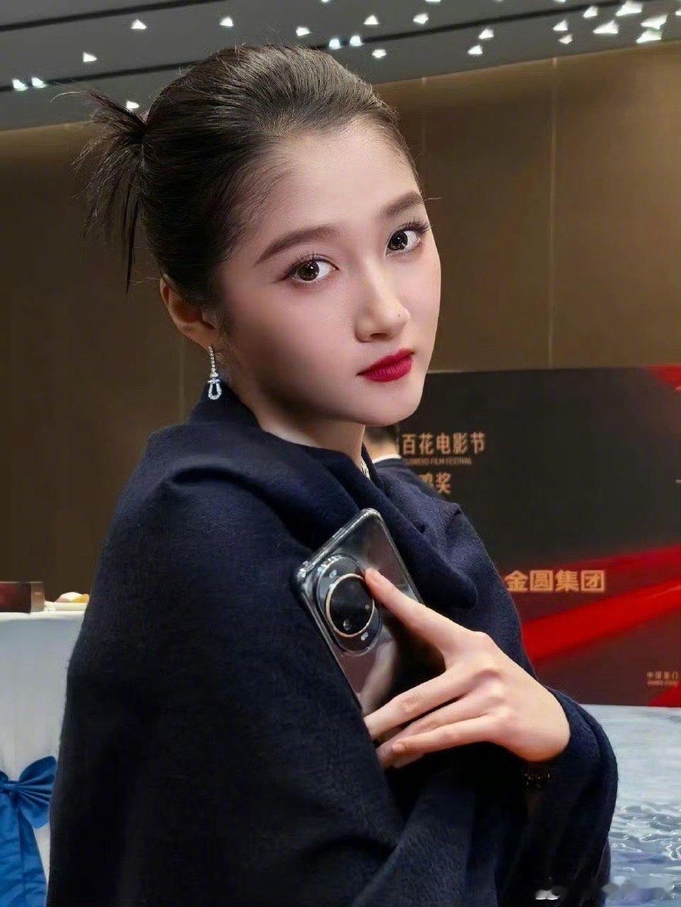 关晓彤姐姐越来越有成熟的味道了！｜关晓彤