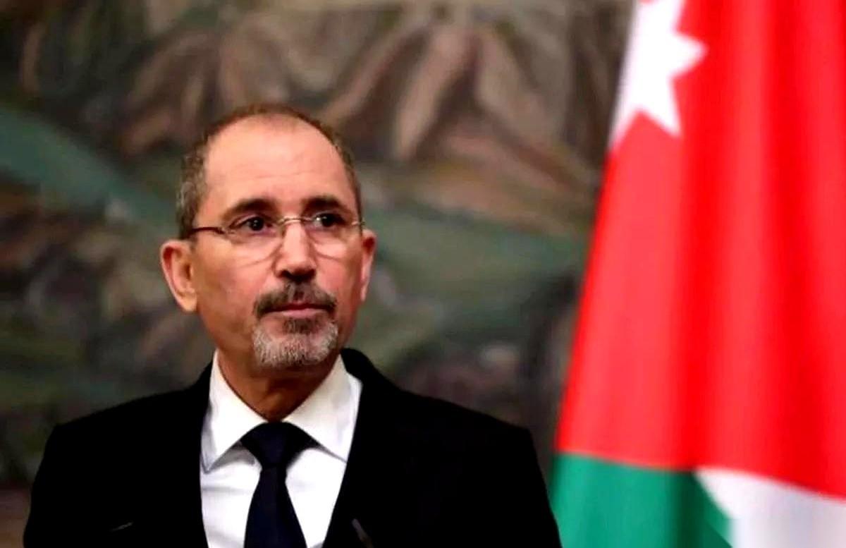 大半夜刷到个新闻，脊梁骨有点凉。俄罗斯居然在约旦，偷偷摸摸地招人，然后直接塞到