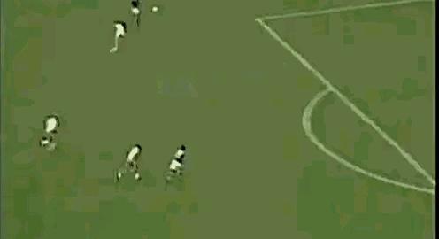 技术糙得离谱，却是国足最不可或缺的人。说起拜合拉木，很多球迷第一反应就是糙