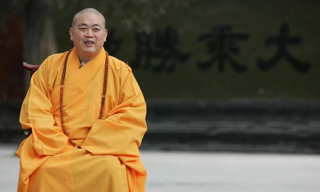 结果今天就是7月27日晚，少林寺管理处突然发通报，说释永信涉嫌刑事犯罪，包括挪用