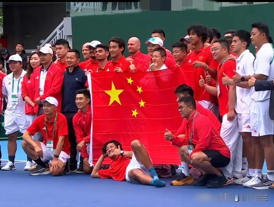 一场球，到手近80万。你以为中国男网赢的只是个“历史首次”？格局小了。张之臻