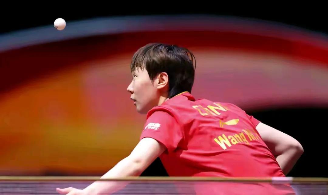 唉！王曼昱又遇削球手！昨晚的女单第三轮比赛中，王曼昱以4：1战胜韩莹，比赛过程