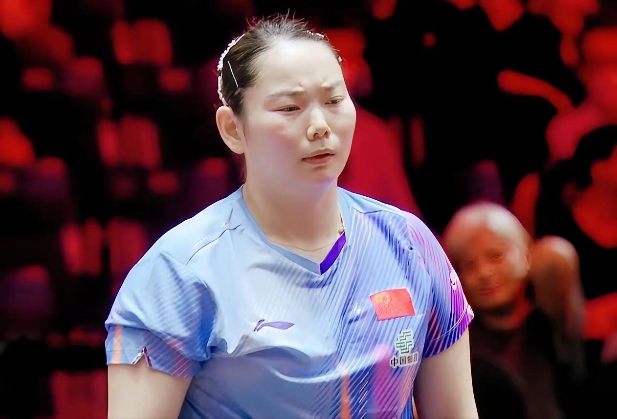 真没想到国乒世界冠军在新加坡大满贯出局，她紧紧的皱眉，决胜局输了2分。根