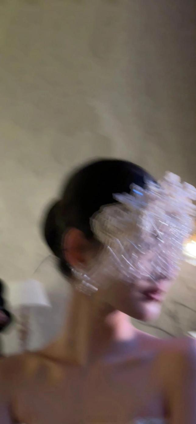 “漉湿小狗吹干毛发，再度蓬松像狮子的时候，我决定爱你。”——《我决定爱你》晚安