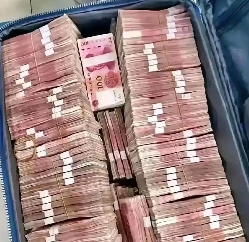 啥是洗钱？给你举个最易懂的例子：你买彩票中了800万，国家扣20%的税，到手64