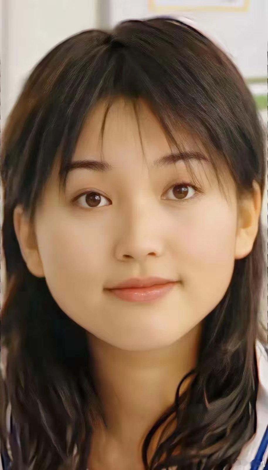 张纪中现在最烦的人就是金莎了！估计后槽牙都要咬碎了，自己“老牛吃嫩草”吃得好好的