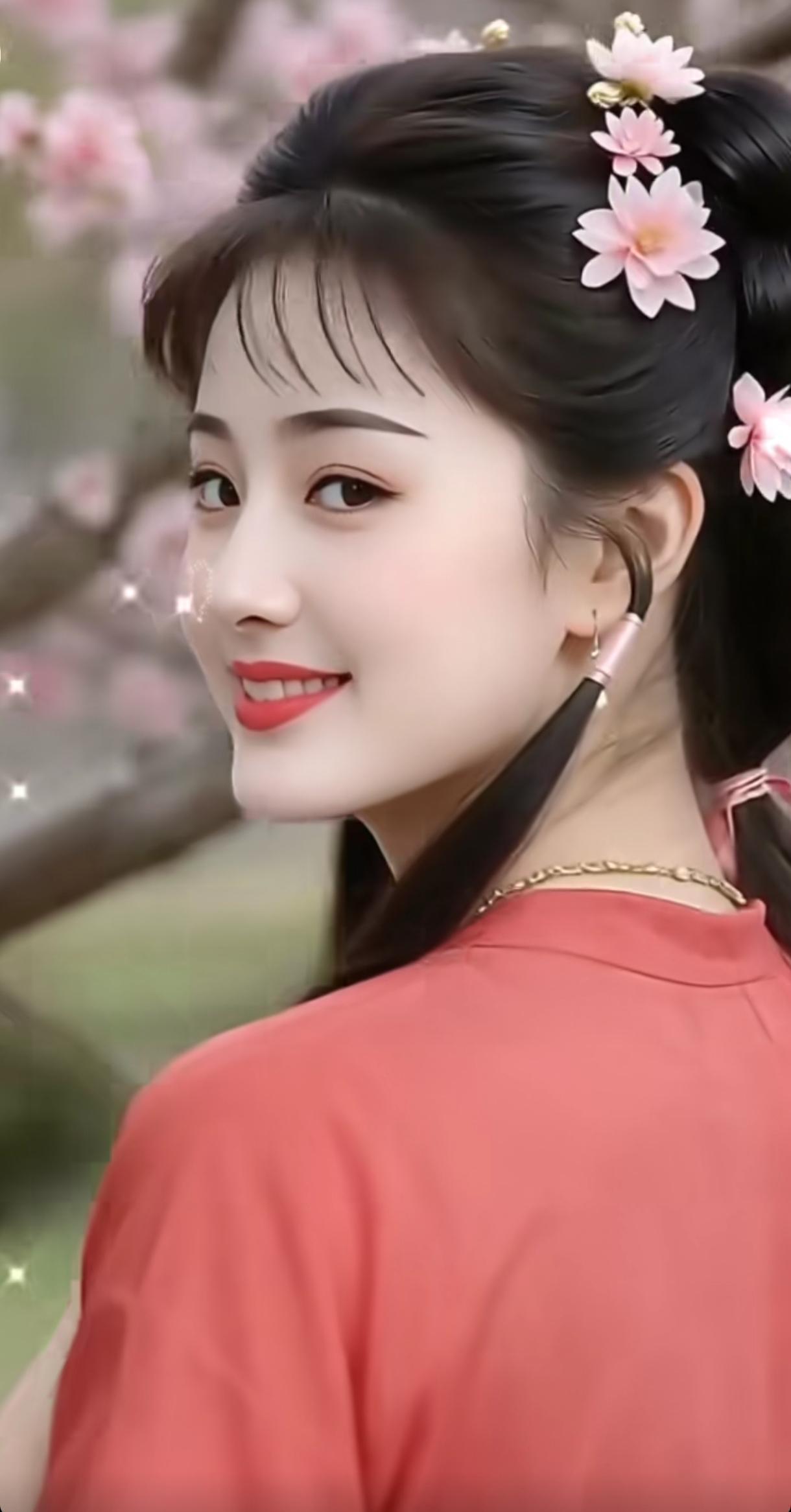 春日花海中的甜美少女，粉嫩花朵点缀发间，温柔微笑，宛如画中仙子。分享你手机随手拍