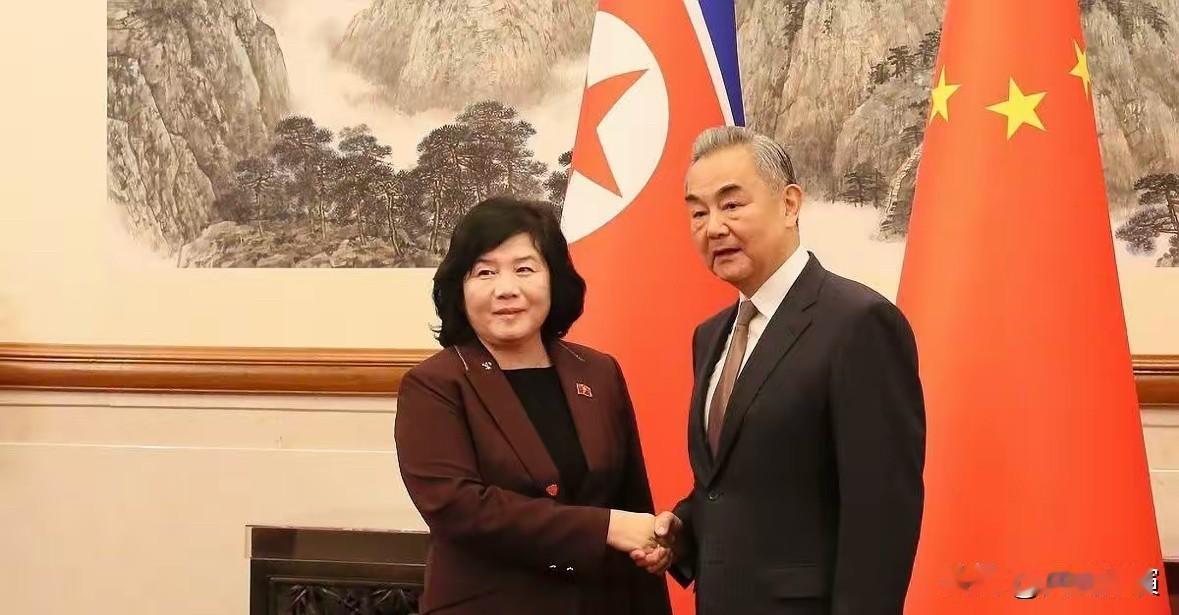 9月30日，朝鲜外相崔善姬搭乘的高丽航空客机在当天上午10时于北京首都机场起飞返