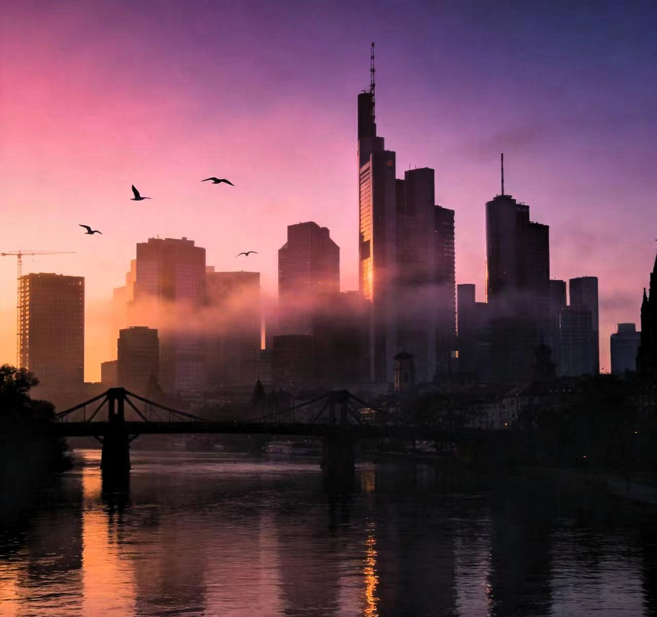 我认识一个大姐。年轻时老公出轨，大家都觉得天塌了，她睡了一觉起来说：“那正好，