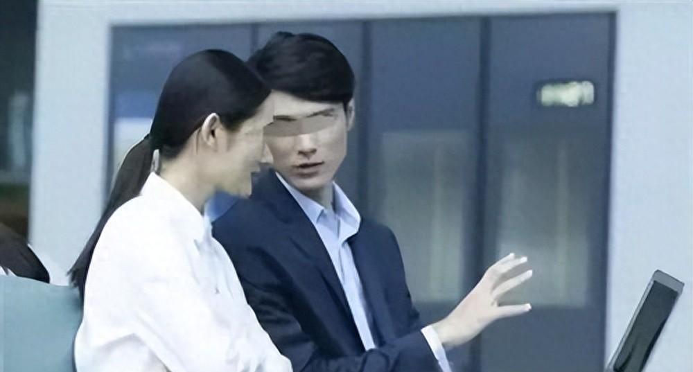 重庆，一女老板和男员工同居后，去找男子妻子谈判，给出300万的条件让他们离婚，原