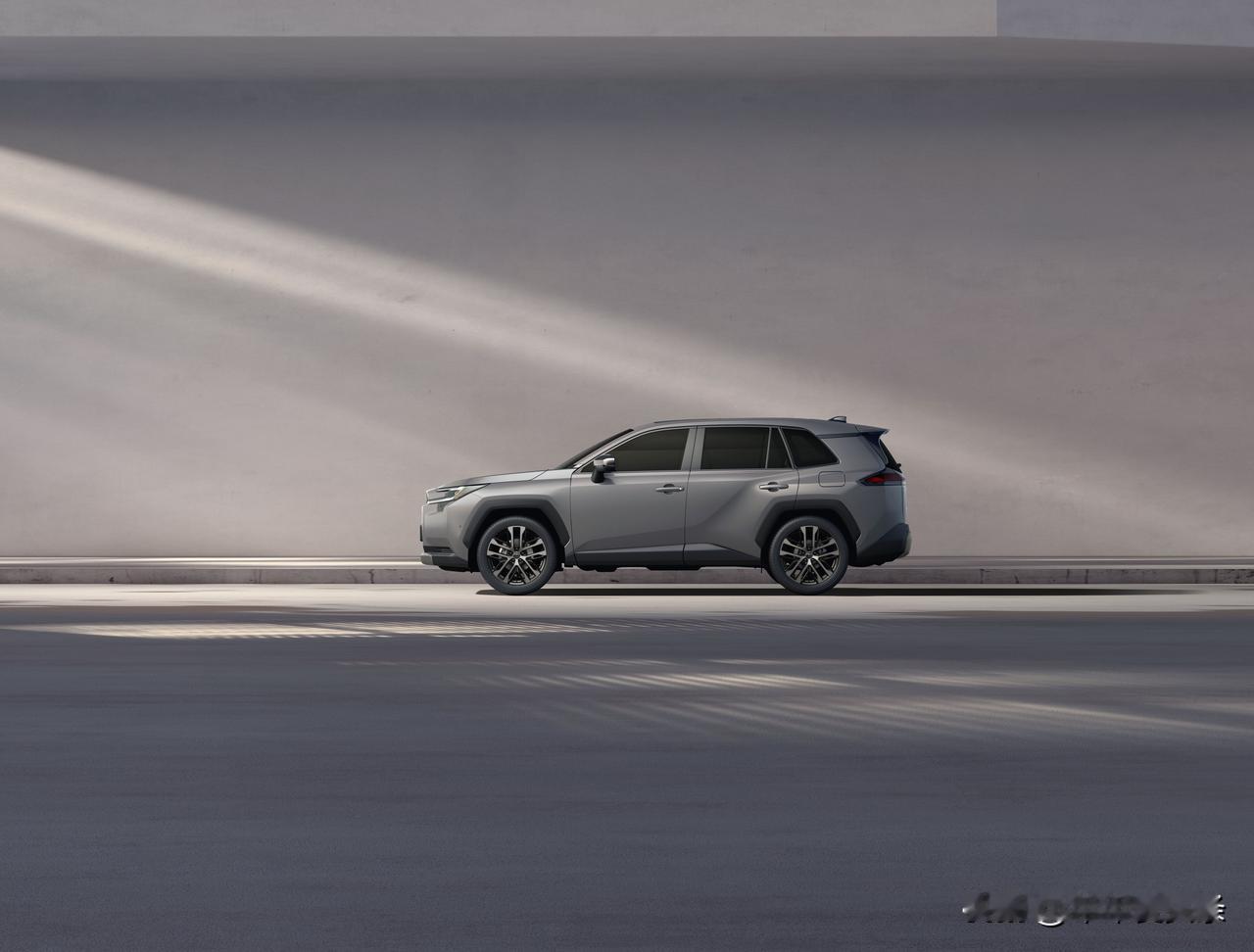 第六代RAV4荣放新车搭载新一代车机系统，支持四音区识别与连续对话，可准确理解粤