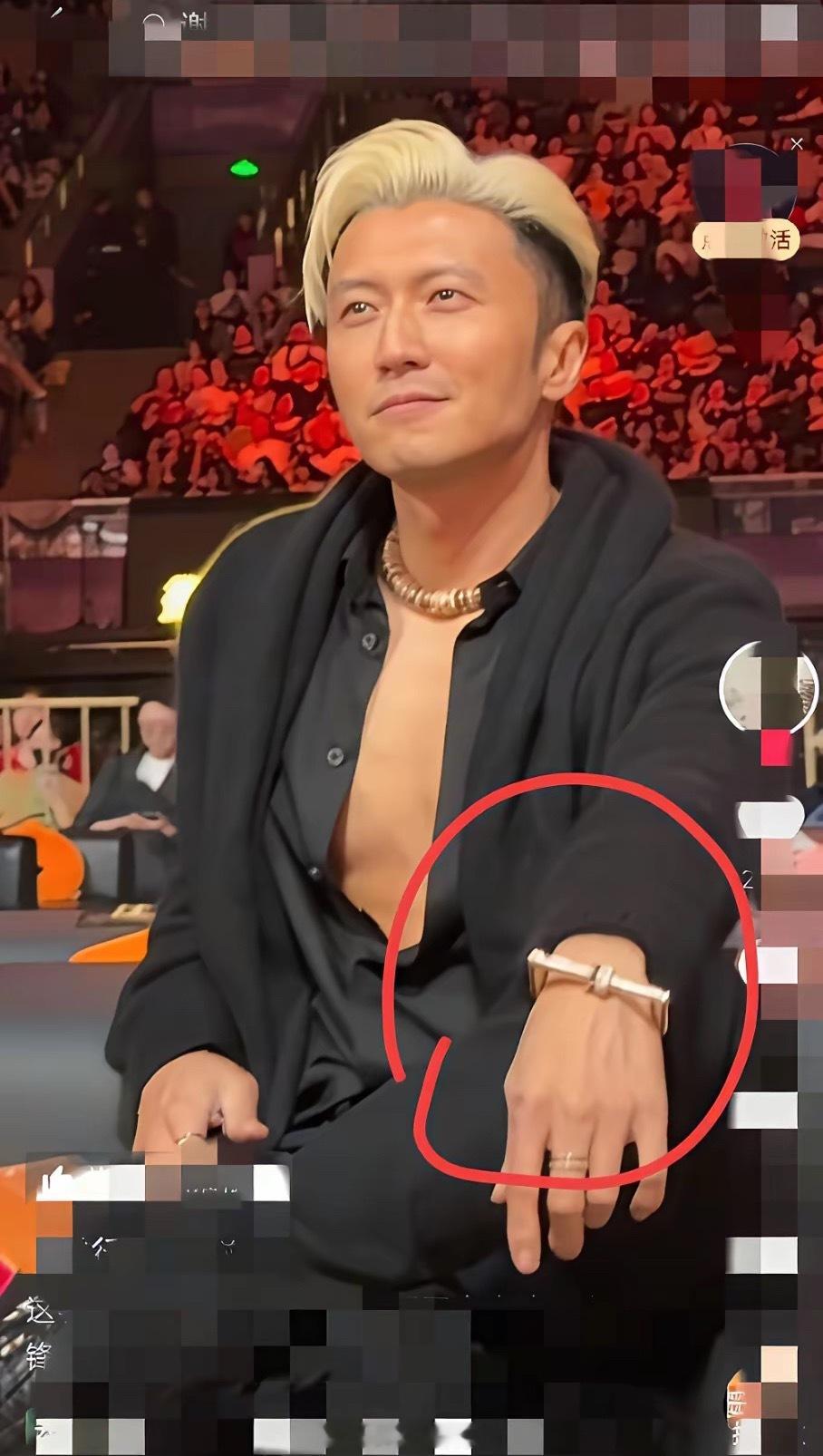 谢霆锋这手镯，这项链，好多中年男性羡慕。好奇查了查，原来这项链手镯是宝诗龙-QU