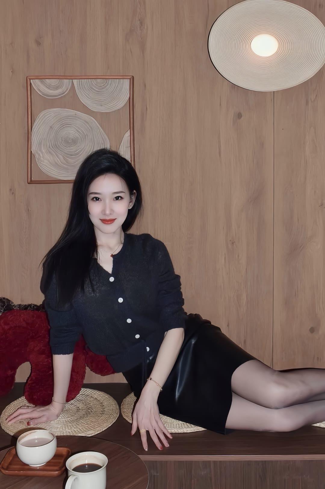 人生不能重来，怎么高兴怎么来！优雅自信穿搭分享高雅气质美女