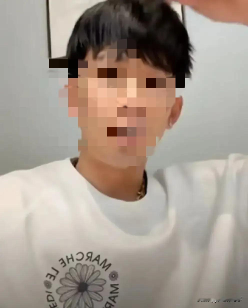 T佑在yy平台还有运营公会，查看上月收益62万，缴税近20万，实际到手40万左右