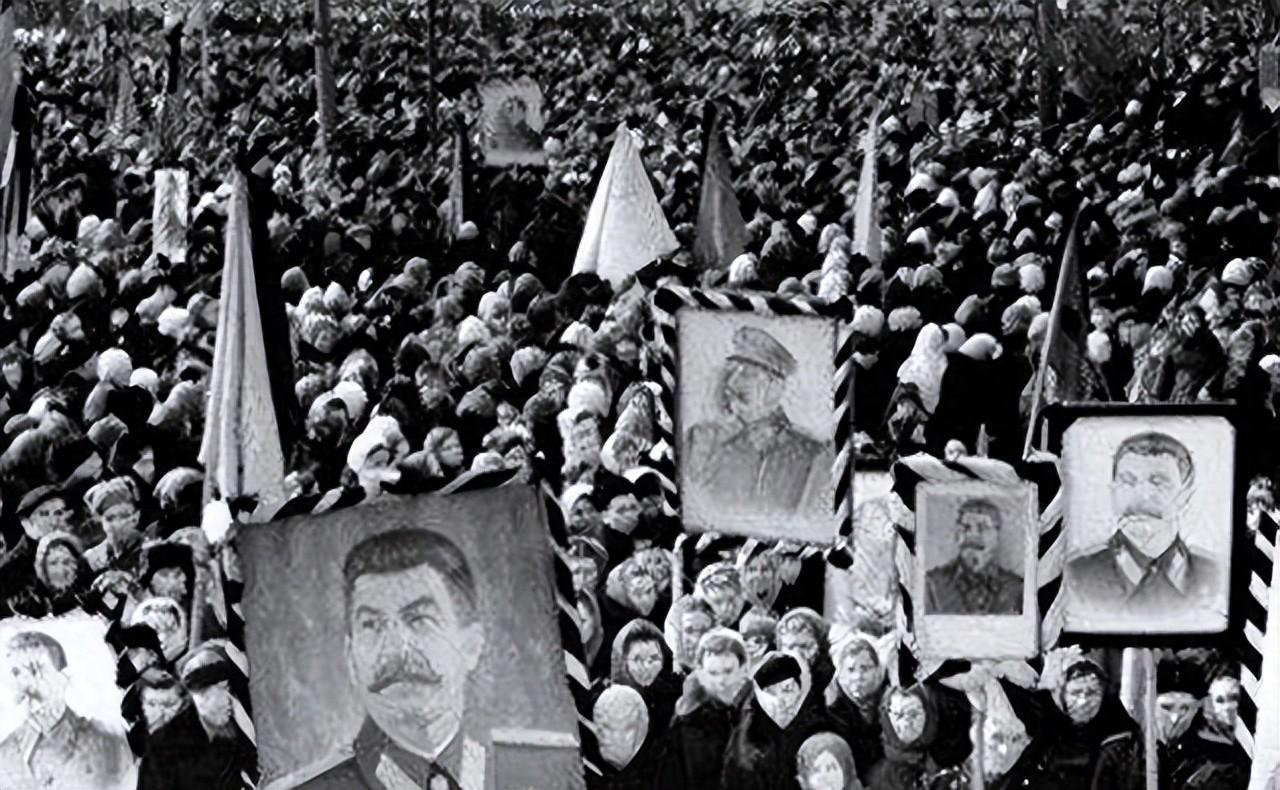 俄罗斯门口的三个国家，为何个个仇俄，只因苏联干了一件事！俄乌冲突爆发后，有三