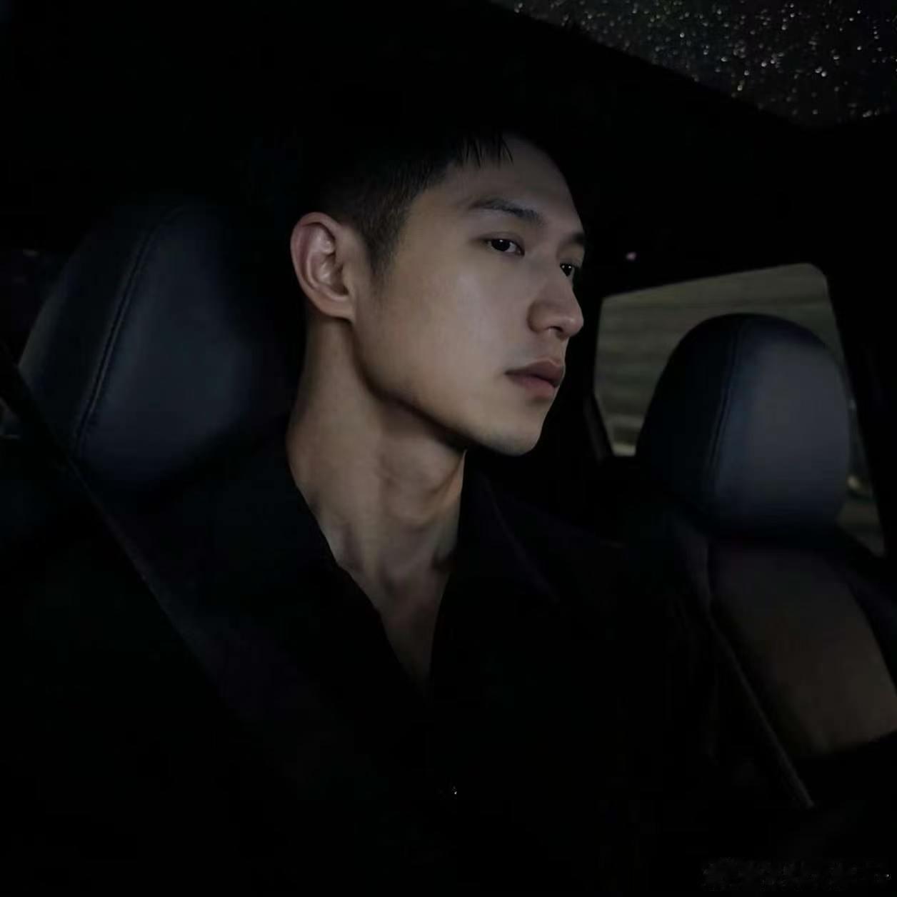 努力的人，终会被生活温柔以待；坚持的人，终会抵达梦想的彼岸。