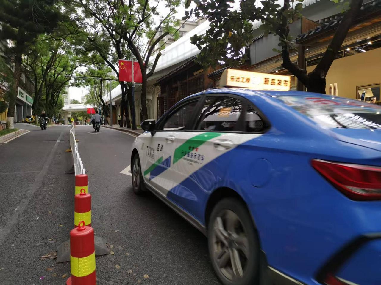 就在这两天，网上多家媒体爆出了这个消息：浙江台州一家三口去云南昆明旅游，结果乘坐