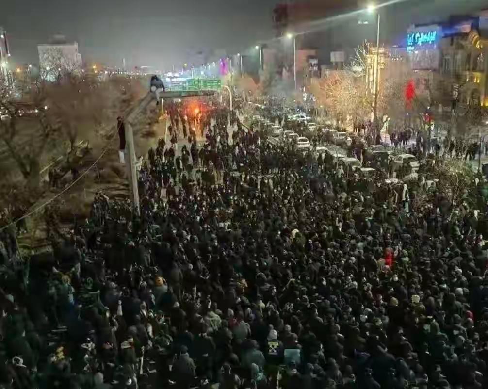 既然是神，还有别的路吗？伊朗目前好像轰轰烈烈，热火朝天，大概大部队都是在督促“