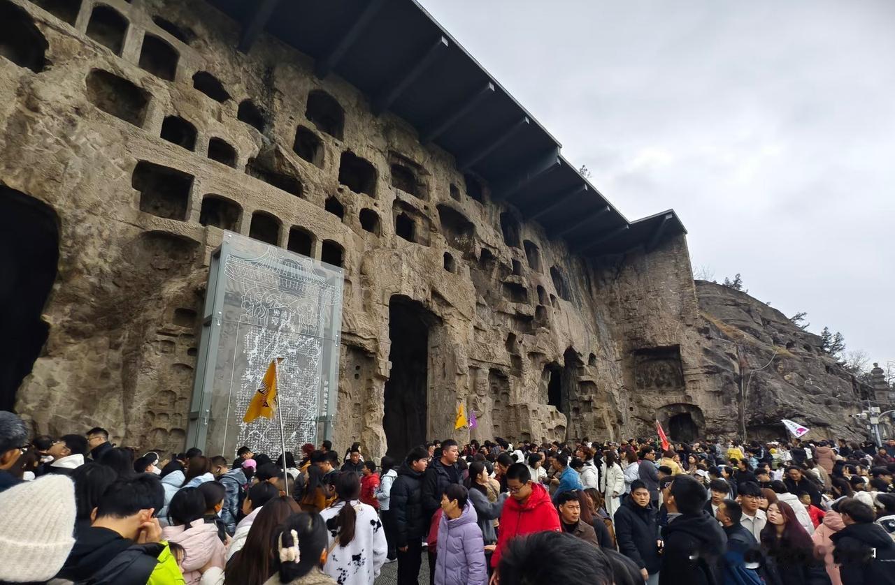 来河南这几天，真心觉得河南文旅该出去好好学学了。过年全国景点人都多，但管理乱成这