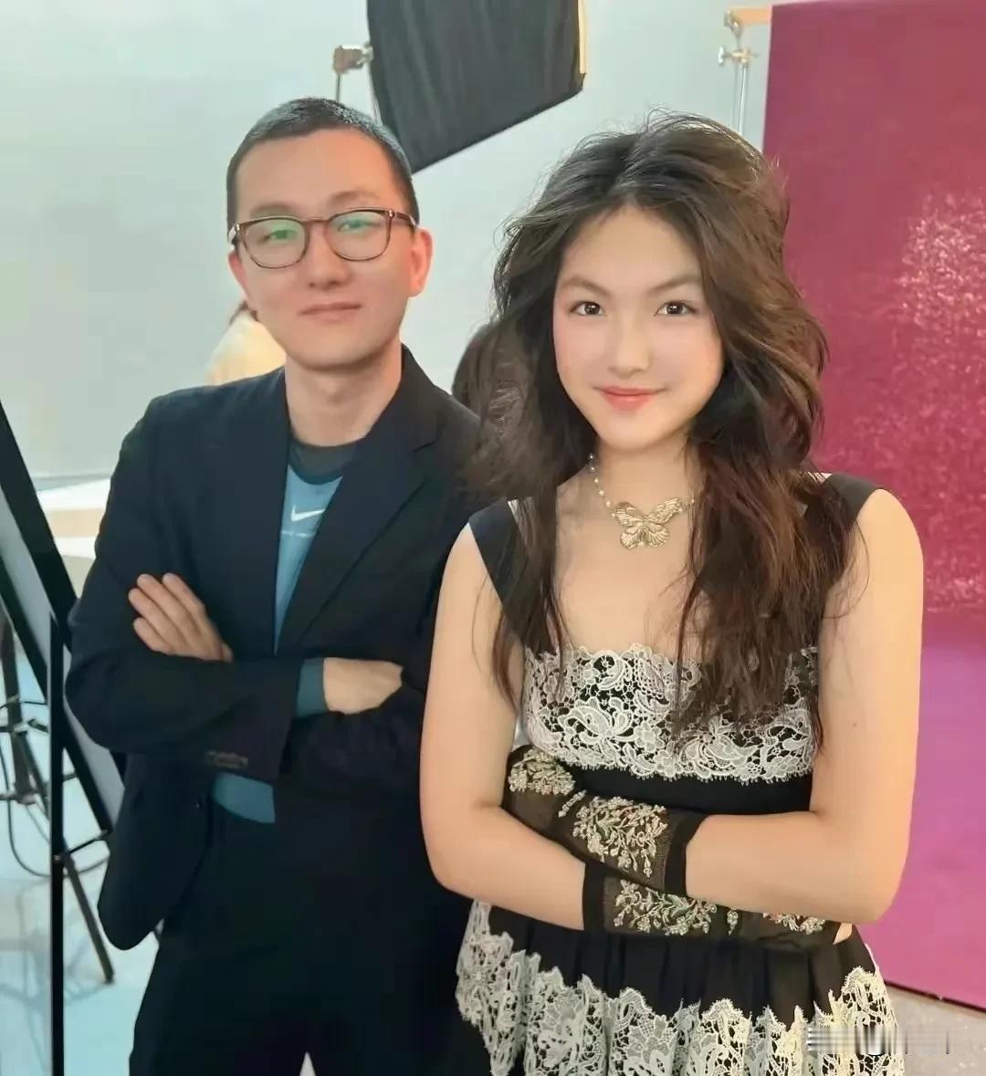 王诗龄看着好美，不禁感叹，以前最开始上爸爸去哪儿的那个小女孩，现在都长这么大了。