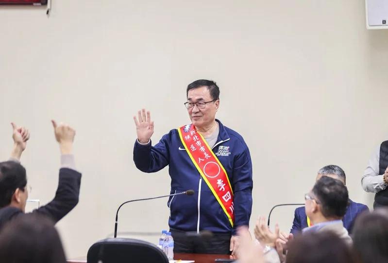 台湾美丽岛电子报最新民调显示新北市长选情变化，时事评论员沈政男指出，苏巧慧并未赶