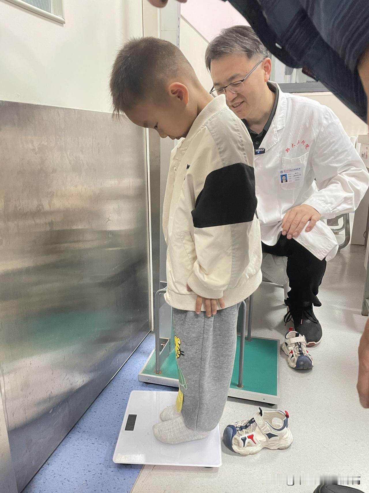 孩子长得慢，需要补赖氨酸还是氨基丁酸？ 赖氨酸是一种必需氨基酸，人体无法自身