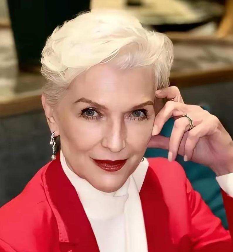 突发转向言论，是褒奖还是另有目的呢？马斯克母亲公开夸中国基建先进，公路、隧道、