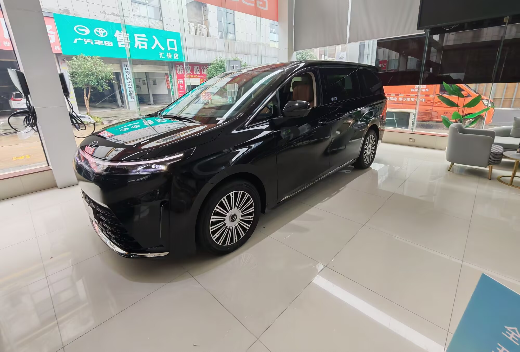 家用MPV怎么选？传祺E8实测超贴合日常