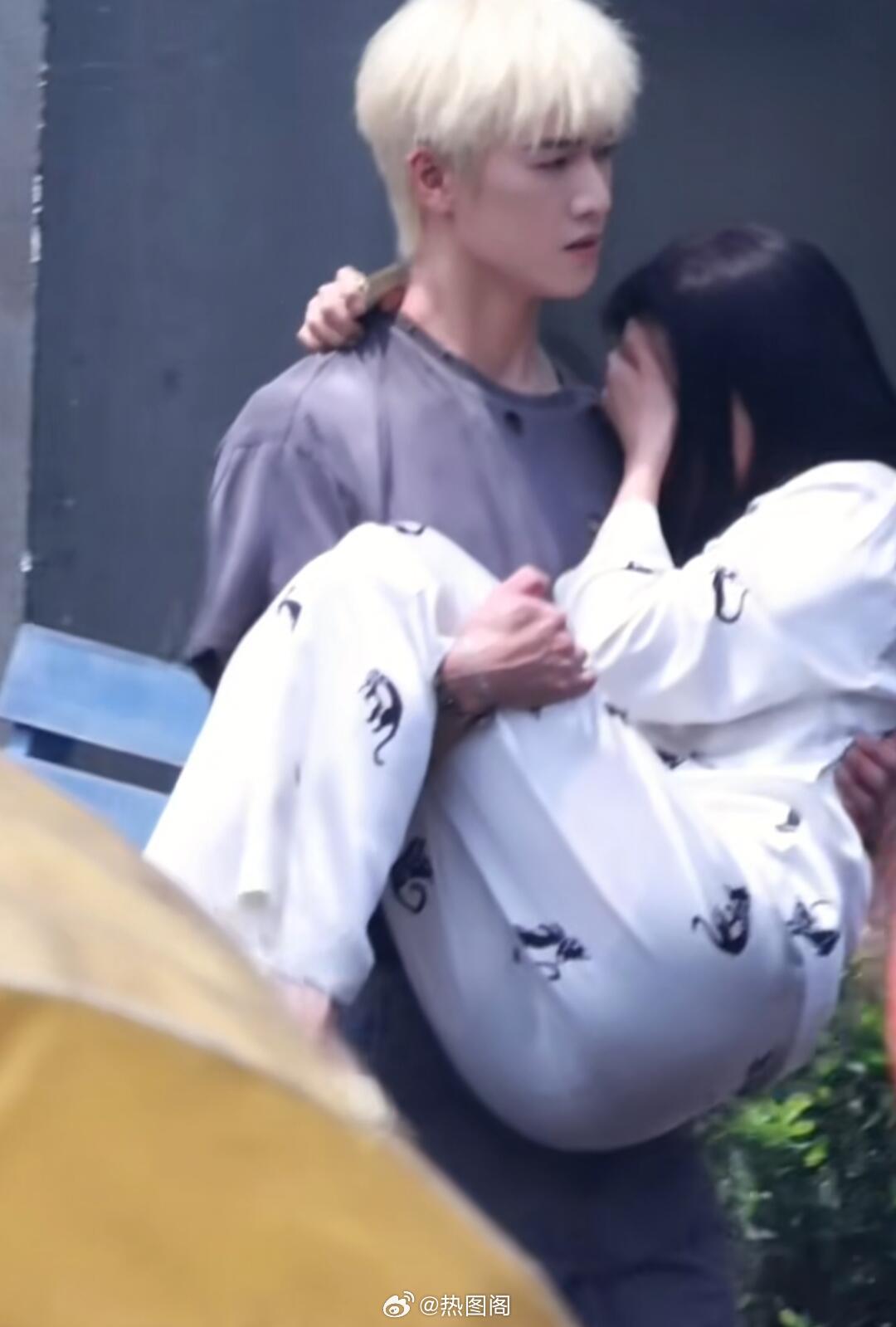 鹿晗关晓彤关晓彤的小翘臀热图阁公众号