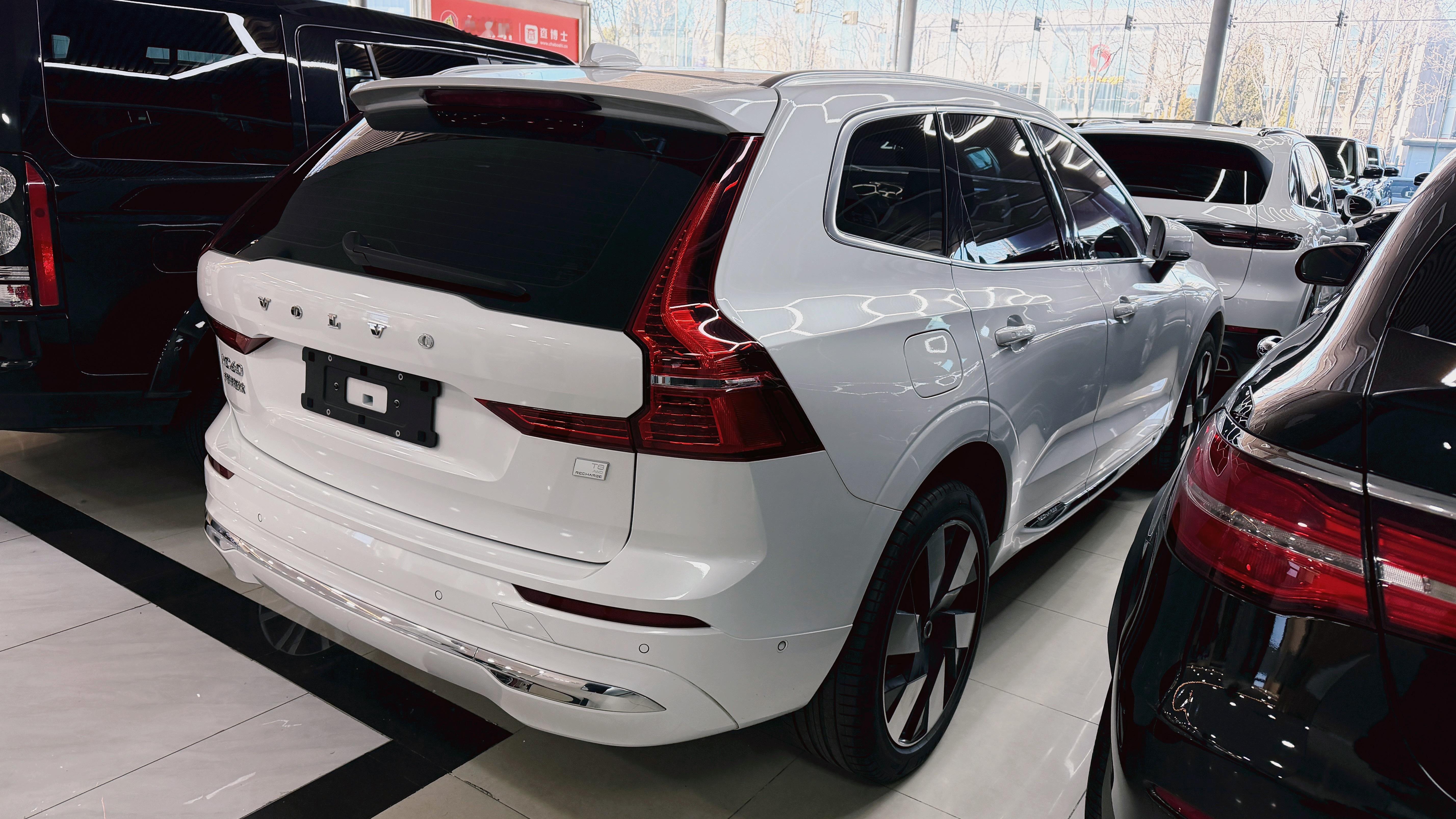 去二手车展厅转了转，发现一贼稀有的沃尔沃XC60T8！6年前我特喜欢这车，面相