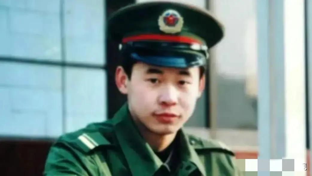 1995年他赤身肉体抱走一团火，却救了一车27名乘客！但他却付出了全身烧伤85%