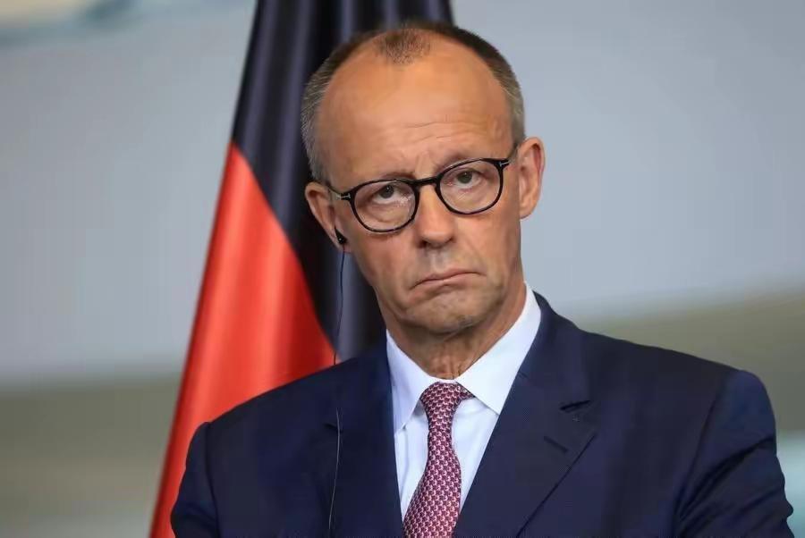 对于欧盟利用俄罗斯被冻结资产为所谓的“赔偿贷款”作担保、向乌克兰提供经济支持一事