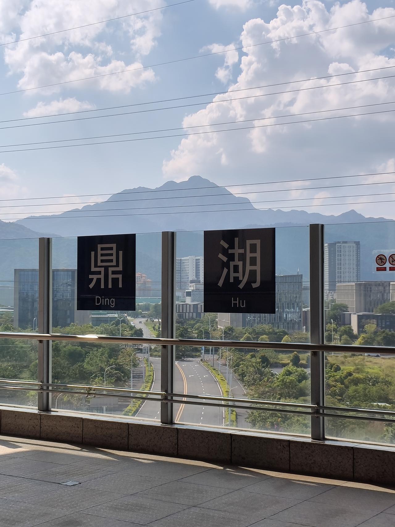 昨天看到一个人说现在肇庆这边的旅游景点很少人过来玩了，不知道什么原因？我年轻的时