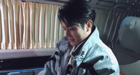 只能考古喽，这是2019年KK饰演的李玄刚杀青后的视频，问他有什么感想，他的嘴角