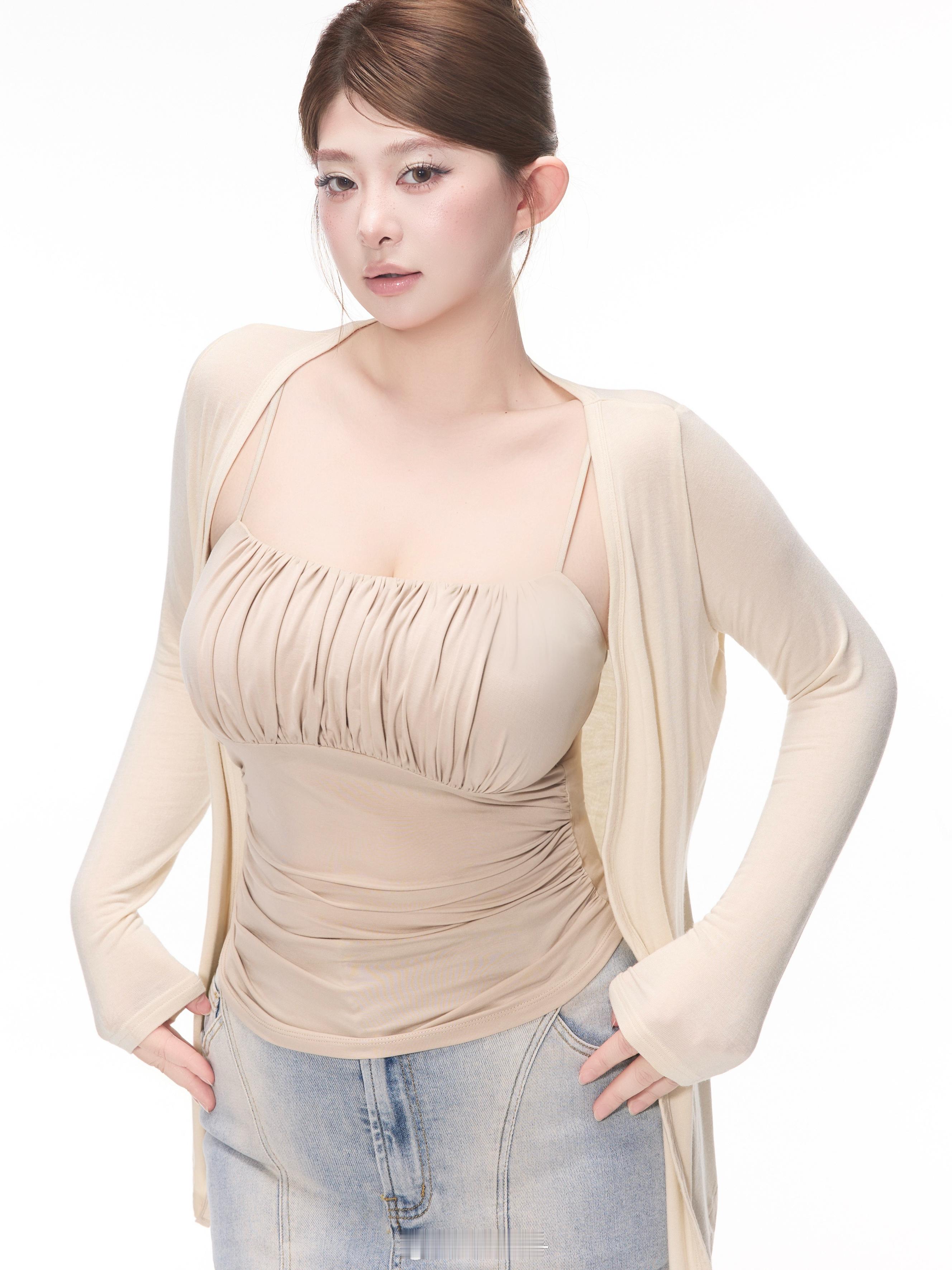 人手一件!!奶杏褶皱吊带✨奶杏色调巨显白，黄黑皮闭眼入🍦90莱赛尔，夏天穿不闷