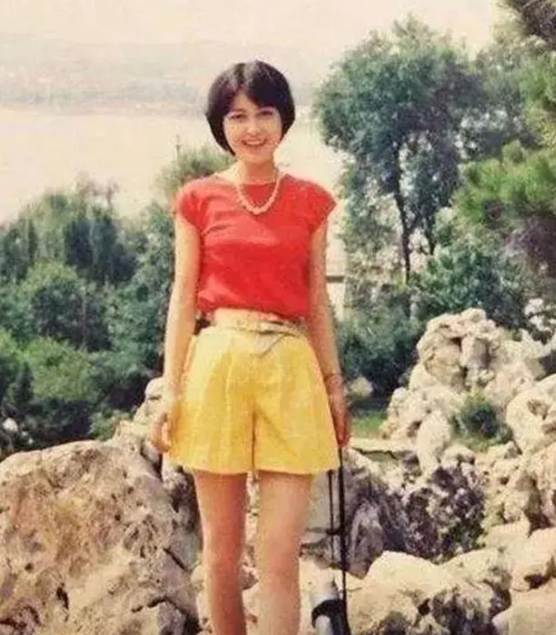 1988年，上海美女研究生被拐，买家是一个50多岁的驼背男人，为展示自己的雄风，