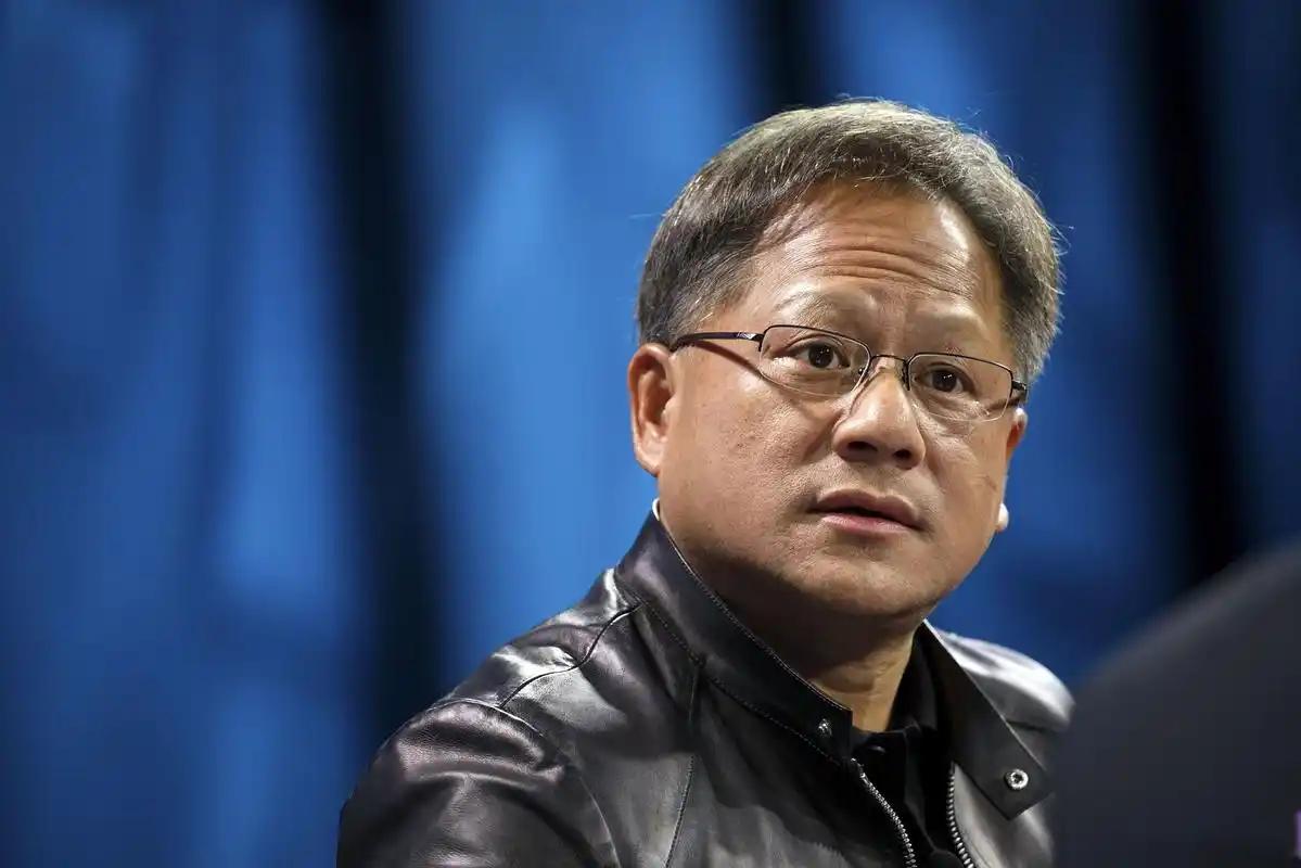 美国这回亲手查起英伟达了。这一查，反倒把中国国产芯片的底牌照亮，咱们早已在摆脱英