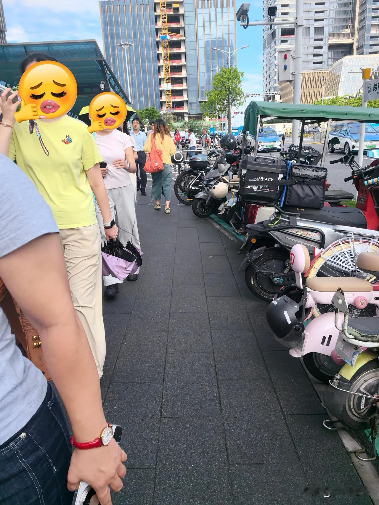 【细节来说话】广深跨城人告诉你不止是校服，深圳的城市先进管理理念，其他城市难以复