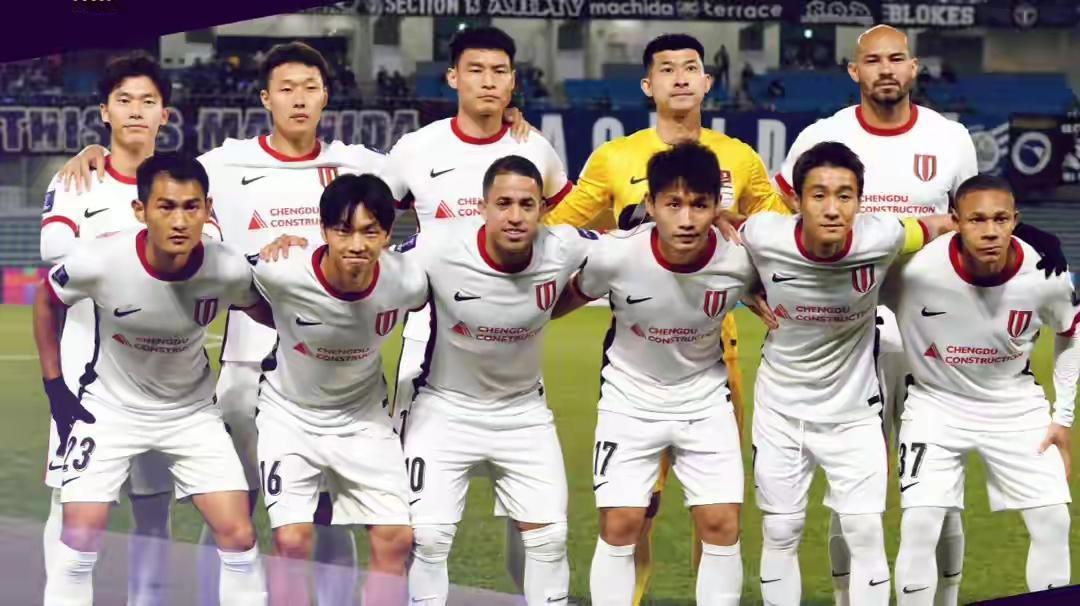 成都蓉城新赛季打了两场硬仗，与全都输球的失望相比，罗二娃的表现更让人失望，我怀疑