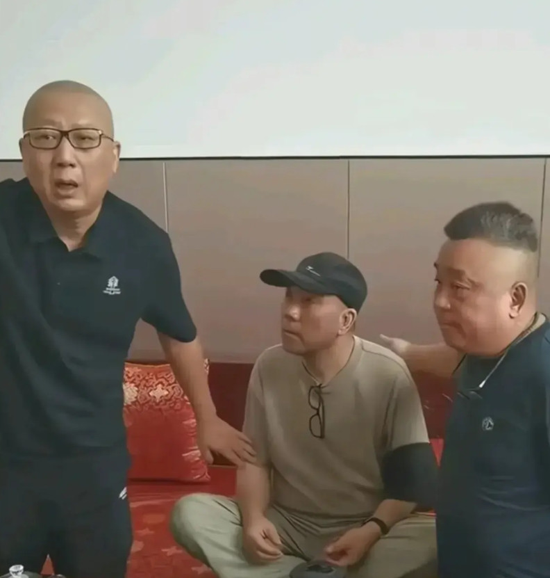 白事不请自来，喜事不请不来！杨议拜师宴，请人，或来或不来，不请人家，人家根本不