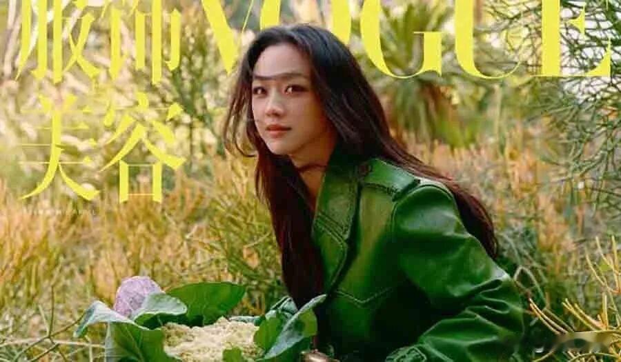理解汤唯不混内娱红毯，但让人没想到的是，她光是“不使劲”就直接赢麻了。你