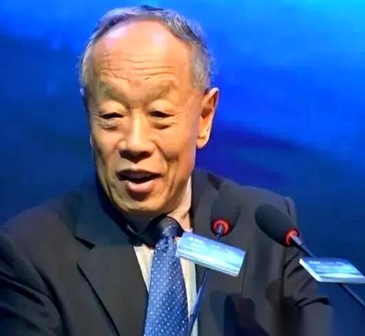 一个美国老太太站起来，话筒一拿，当着几百人的面就问我们大使：你们为什么要“侵略”