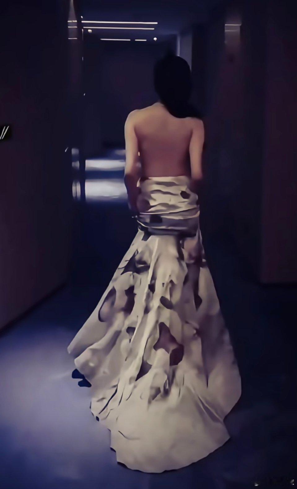 关晓彤这个身材真的绝绝子